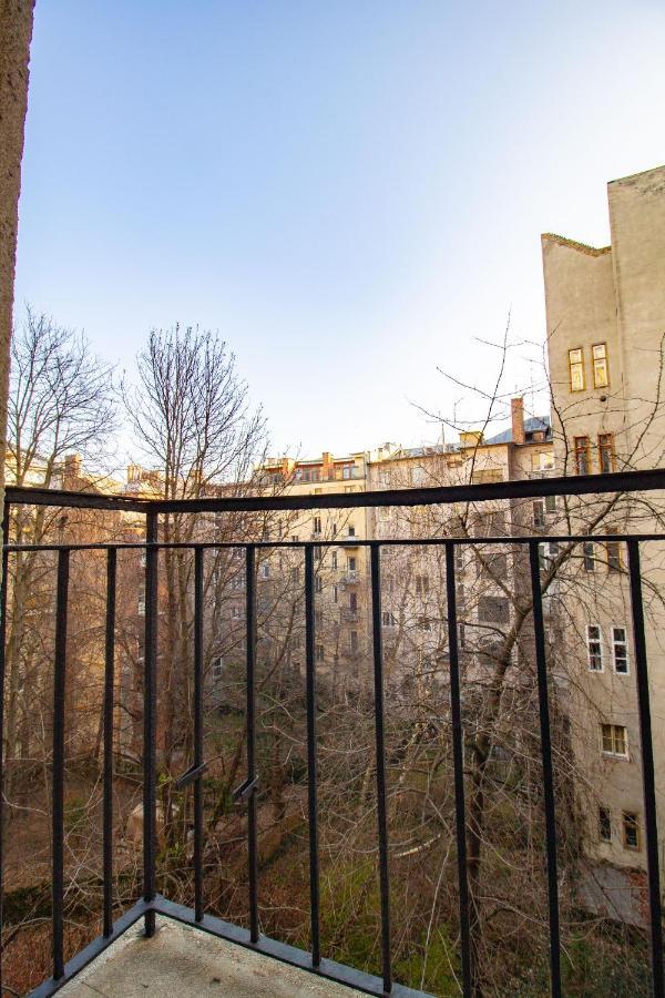 Small Paris Budapest Kültér fotó