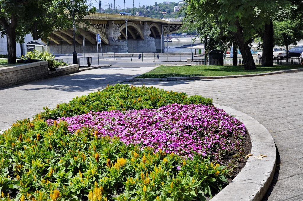 Small Paris Budapest Kültér fotó