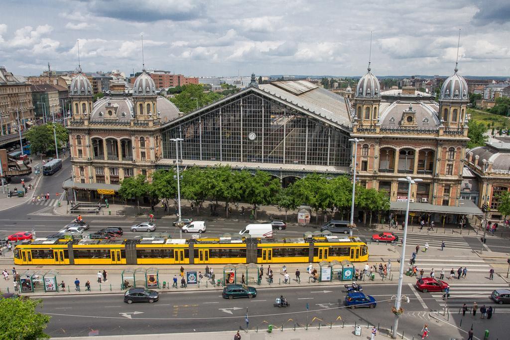 Small Paris Budapest Kültér fotó